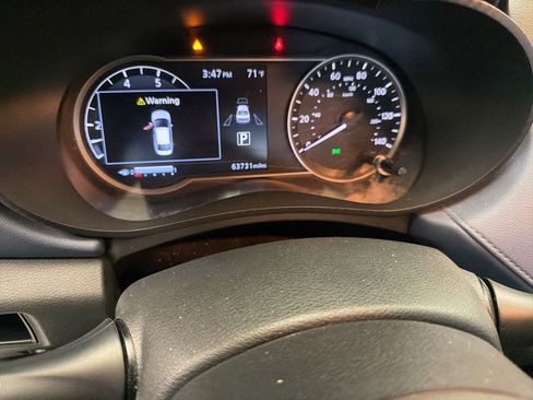 Used 2023 Nissan Versa SV FWD image 11