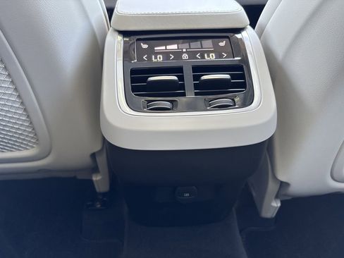 New 2025 Volvo XC90 B6 Ultra image 12