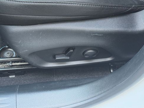 Used 2025 Jeep Compass Limited image 22