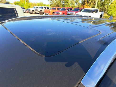 Used 2024 Kia Telluride EX w/ EX Captain's Chair Package image 5