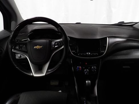 Used 2019 Chevrolet Trax LT w/ Sun & Sound Package AWD/4WD image 11