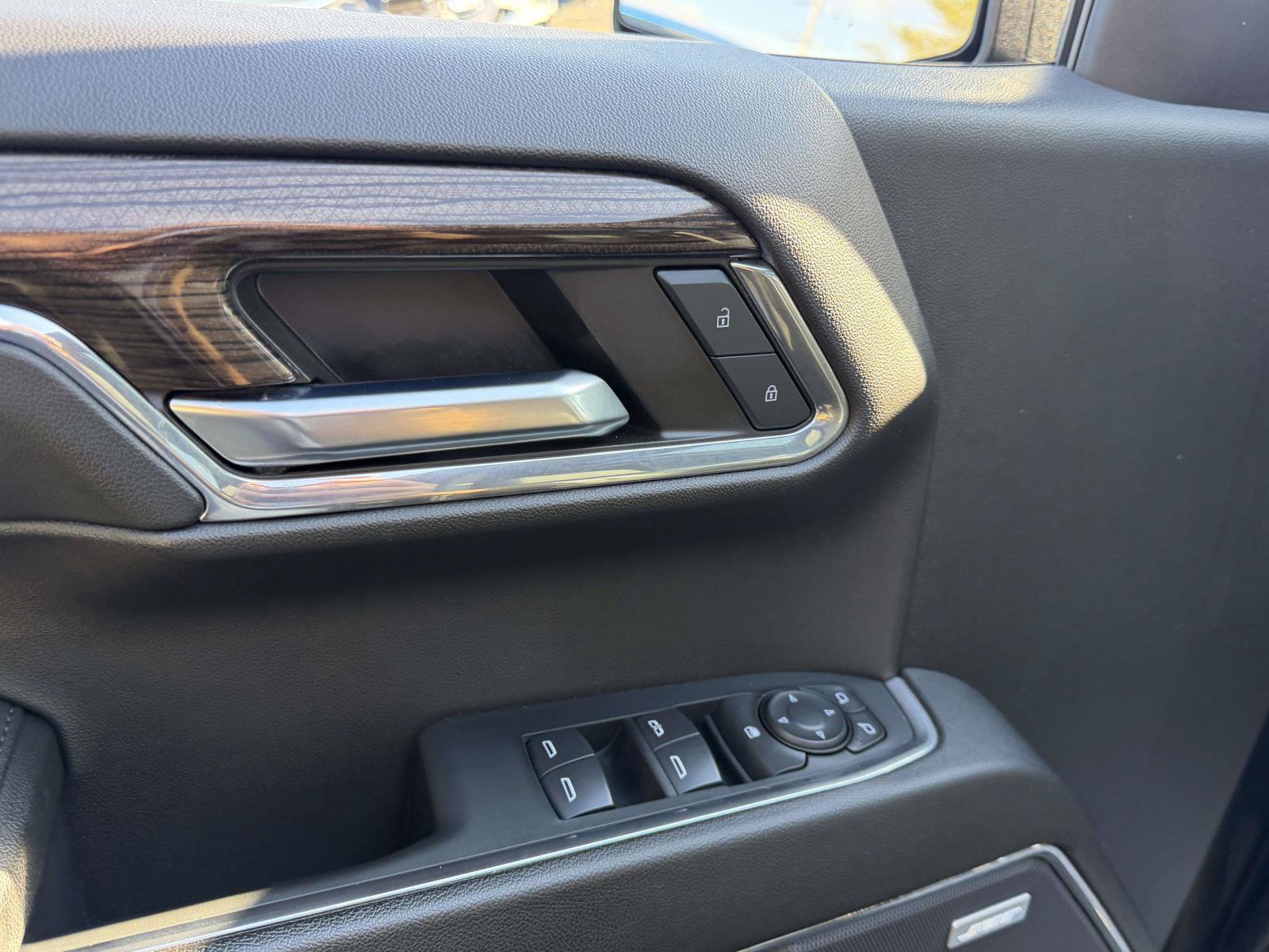 Used 2024 Chevrolet Silverado 1500 LT Trail Boss w/ Convenience Package II AWD/4WD image 22