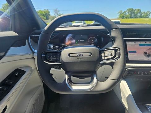 Used 2026 Jeep Cherokee Limited AWD/4WD image 14
