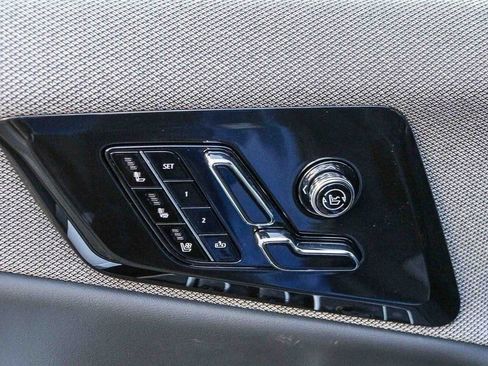 Used 2026 Cadillac Optiq Luxury 2 image 27