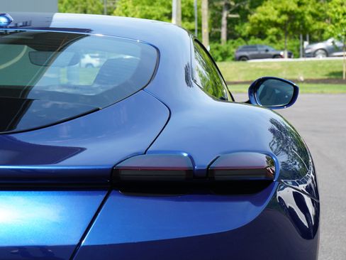 Used 2022 Ferrari Roma RWD image 33