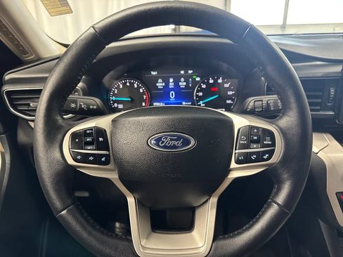 Used 2023 Ford Explorer XLT w/ Equipment Group 202A AWD/4WD image 16