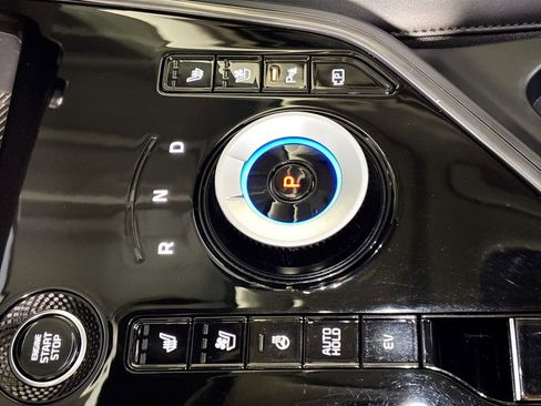 Used 2023 Kia Niro SX Touring image 18