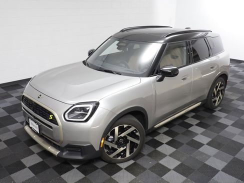 Used 2025 MINI Cooper Countryman SE w/ Comfort Package Max AWD/4WD image 2