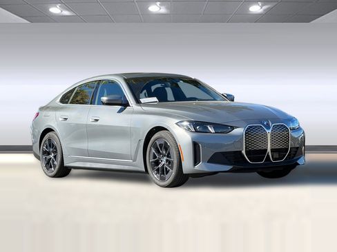 Used 2025 BMW i4 eDrive40 w/ Premium Package image 6