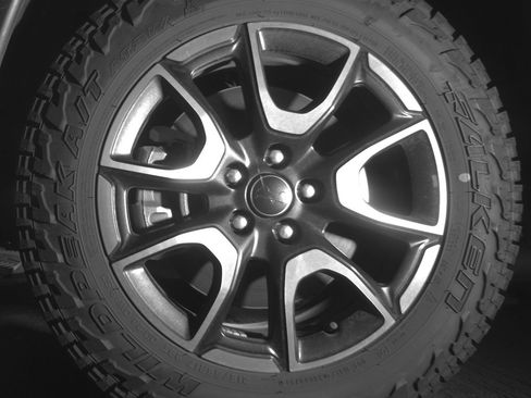 Used 2025 Jeep Compass Trailhawk AWD/4WD image 9