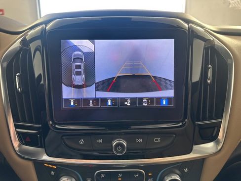 Used 2023 Chevrolet Traverse Premier image 24