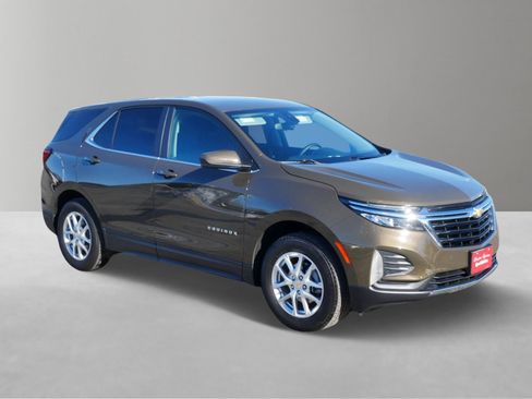 Used 2024 Chevrolet Equinox LT image 2