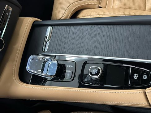Used 2025 Volvo XC90 T8 Ultra w/ Protection Package Premier image 20