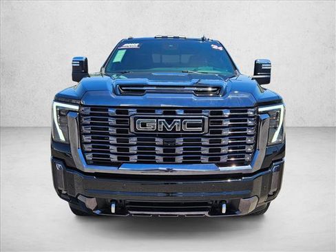 Used 2024 GMC Sierra 3500 Denali Ultimate AWD/4WD image 2