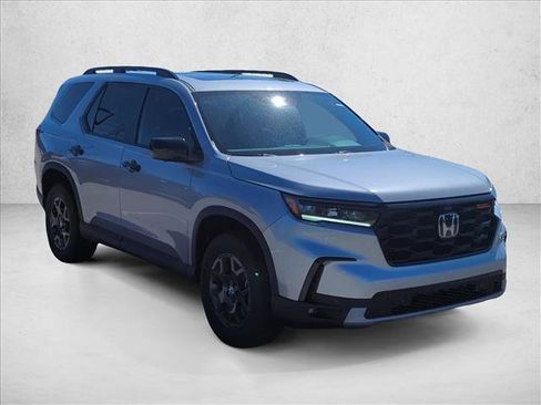 New 2025 Honda Pilot TrailSport image 2
