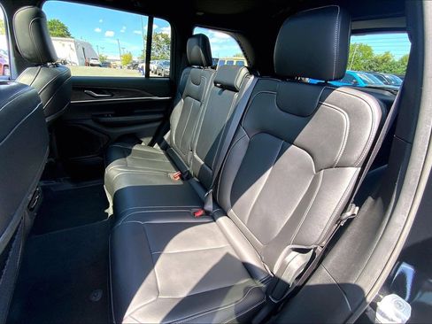 Certified 2024 Jeep Grand Cherokee Limited w/ Black Appearance Package AWD/4WD image 19