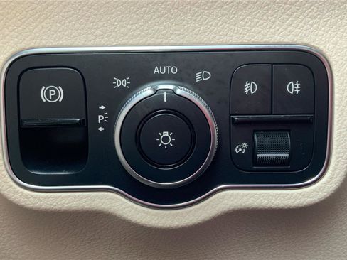 Used 2020 Mercedes-Benz GLB 250 4MATIC image 17