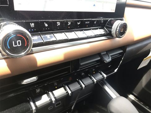 New 2025 GMC Canyon AT4 w/ Nightfall Edition image 19