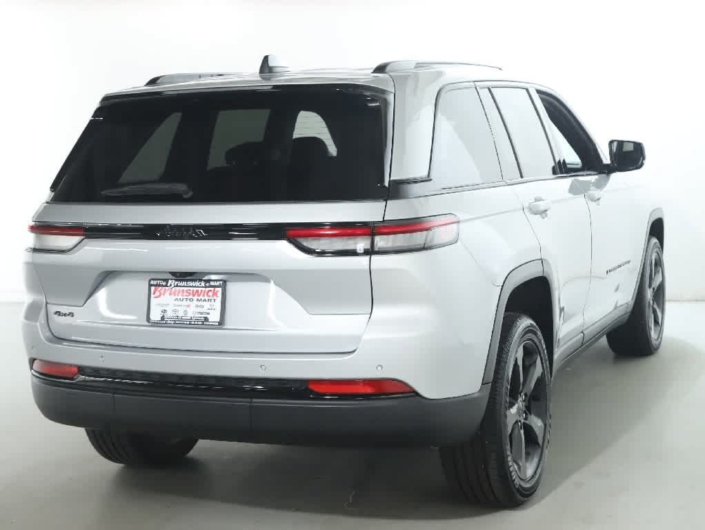 Certified 2024 Jeep Grand Cherokee Altitude AWD/4WD image 45