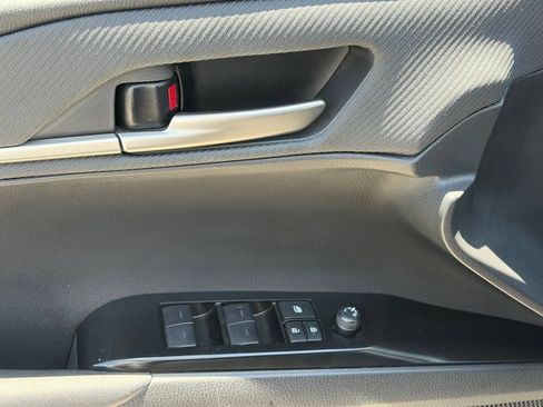 Used 2025 Toyota Camry SE w/ Convenience Package FWD image 5