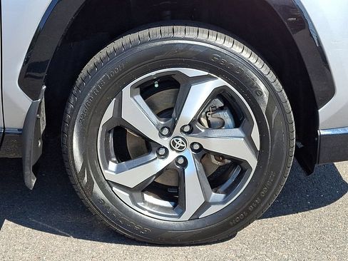 Used 2022 Toyota RAV4 SE w/ Weather & Moonroof Package AWD/4WD image 8