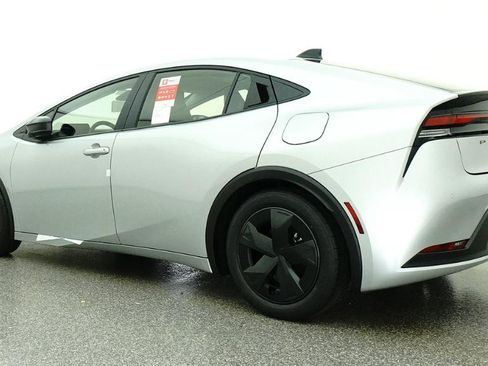 New 2026 Toyota Prius LE FWD image 24