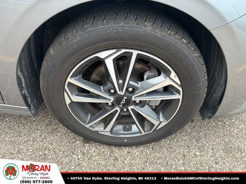 Used 2023 Kia Forte LXS FWD image 4