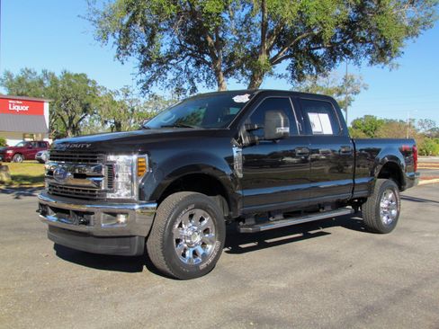 Used 2019 Ford F250 XLT w/ XLT Value Package image 4