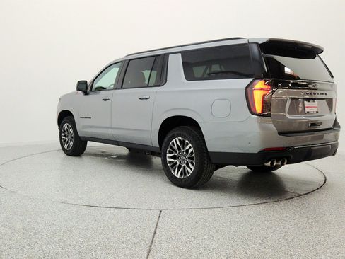 Used 2025 Chevrolet Suburban Z71 AWD/4WD image 7