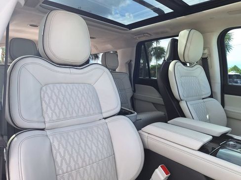 Used 2024 Lincoln Navigator L Black Label AWD/4WD image 32