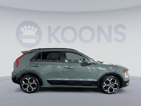 Used 2023 Kia Niro SX Touring image 8