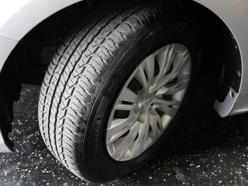 Used 2012 Toyota Camry L image 26