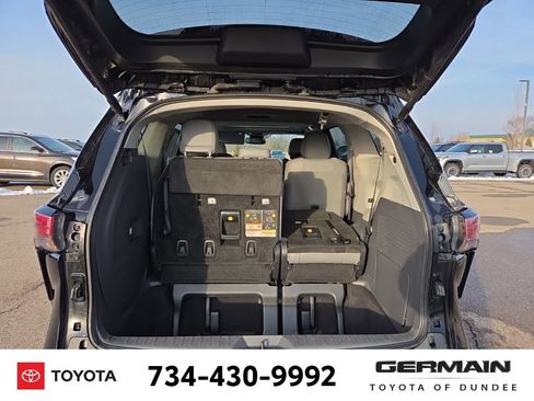 Used 2022 Toyota Sienna XLE image 25