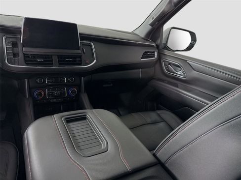 Used 2022 Chevrolet Suburban RST w/ Sport Performance Package image 17