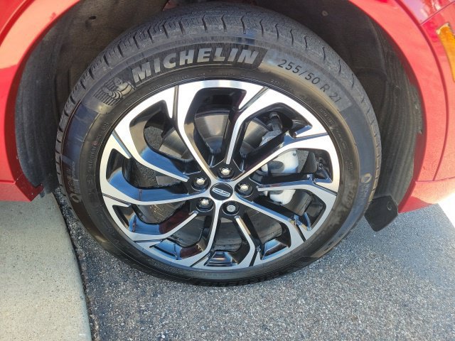 Certified 2025 Lincoln Nautilus Reserve AWD/4WD image 17