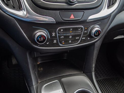 Used 2019 Chevrolet Equinox LT FWD image 18