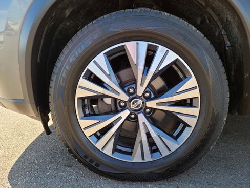 Used 2021 Nissan Rogue SV image 17