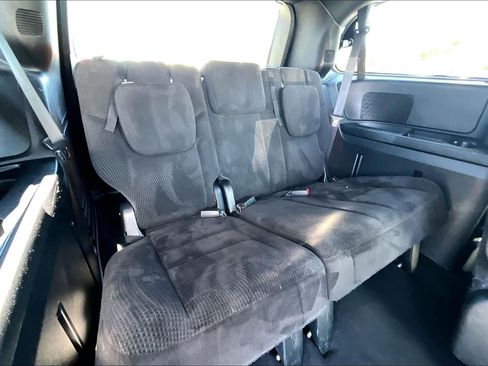 Used 2017 Dodge Grand Caravan SE FWD image 24