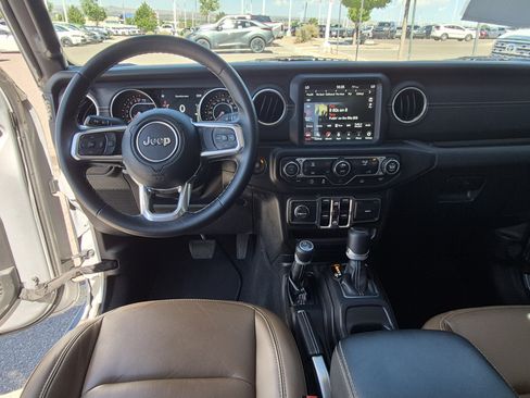 Used 2022 Jeep Gladiator Overland w/ Popular Equipment Package AWD/4WD image 19