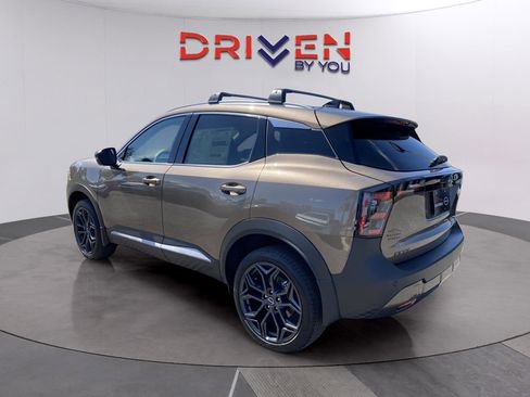 New 2026 Nissan Kicks SR image 3