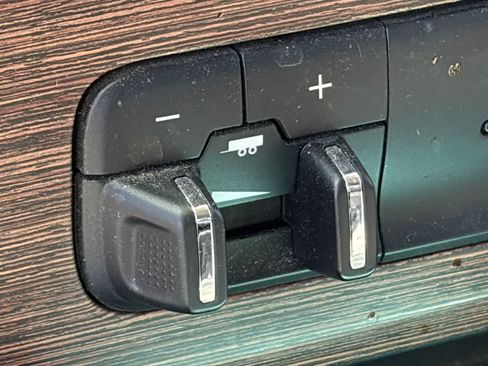 Used 2019 RAM 1500 Laramie w/ Convenience Group AWD/4WD image 18