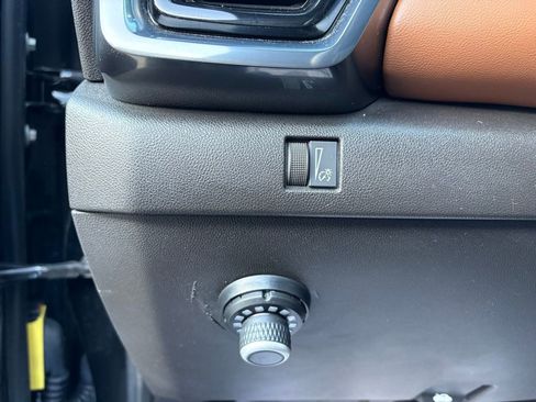 Used 2023 GMC Canyon AT4 image 20