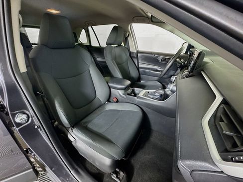 Used 2020 Toyota RAV4 LE w/ Carpet Mat Package image 25