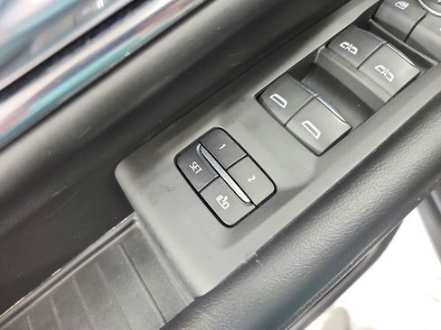 Used 2023 Chevrolet Suburban Premier image 21