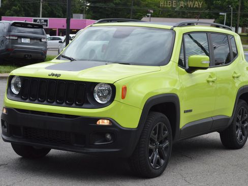 Used 2017 Jeep Renegade Altitude AWD/4WD image 1