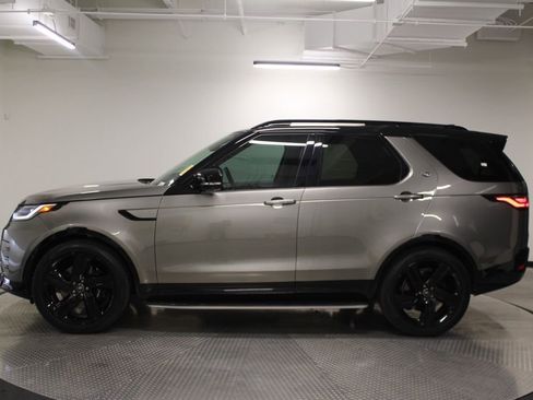 Used 2025 Land Rover Discovery Metropolitan Edition AWD/4WD image 2