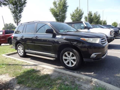 Used 2013 Toyota Highlander SE FWD image 4