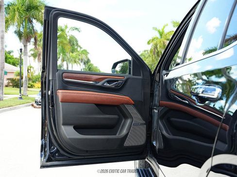 Used 2023 GMC Yukon Denali Ultimate AWD/4WD image 29