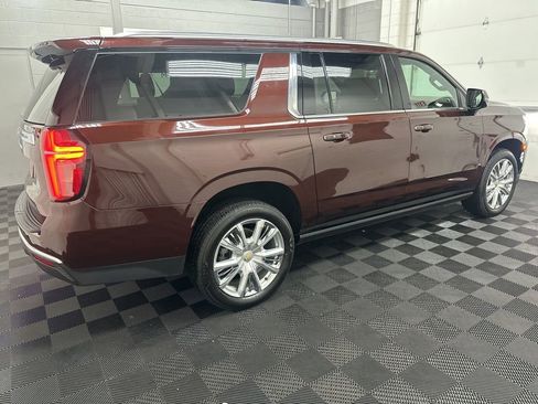 Used 2023 Chevrolet Suburban High Country AWD/4WD image 10