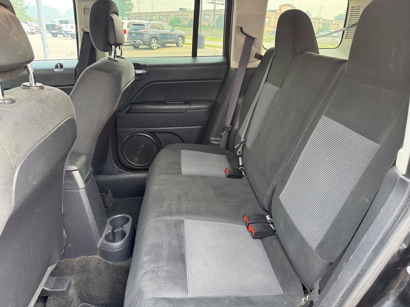Used 2016 Jeep Patriot Latitude AWD/4WD image 7